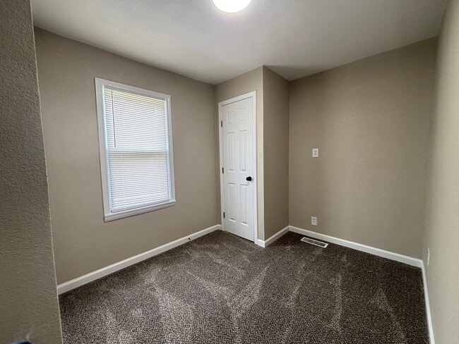 Foto del edificio - Perfect for Anyone Looking for a Move-in-Ready Space That Feels Like Home! Rent or Rent To Own Av...