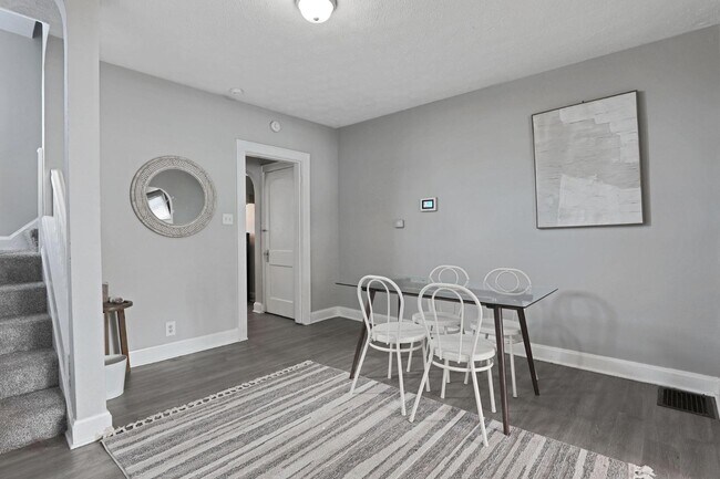 Foto del edificio - 1123-1125 Wilson Ave - 1125 Wilson Ave