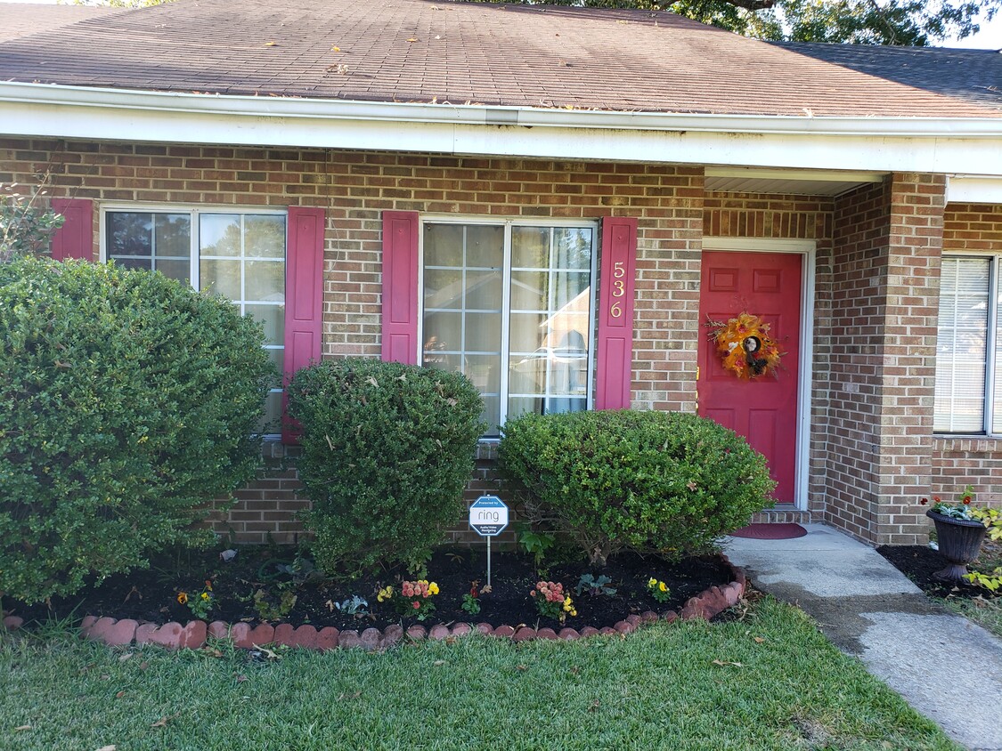 2bd, 2ba Waterfront, casa adosada - 536 Lanier Crescent