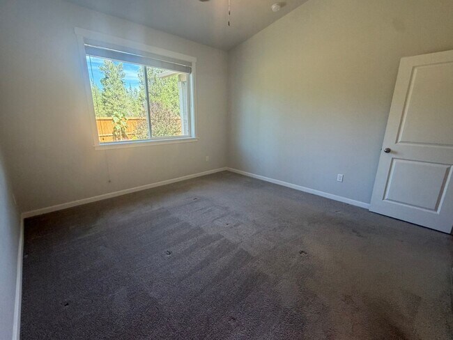 Building Photo - 16624 Pine Creek Dr.