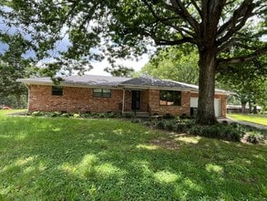 Building Photo - 10 Talmage Dr