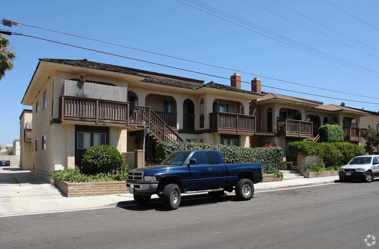 Foto del edificio - 16902-16922 Hoskins St