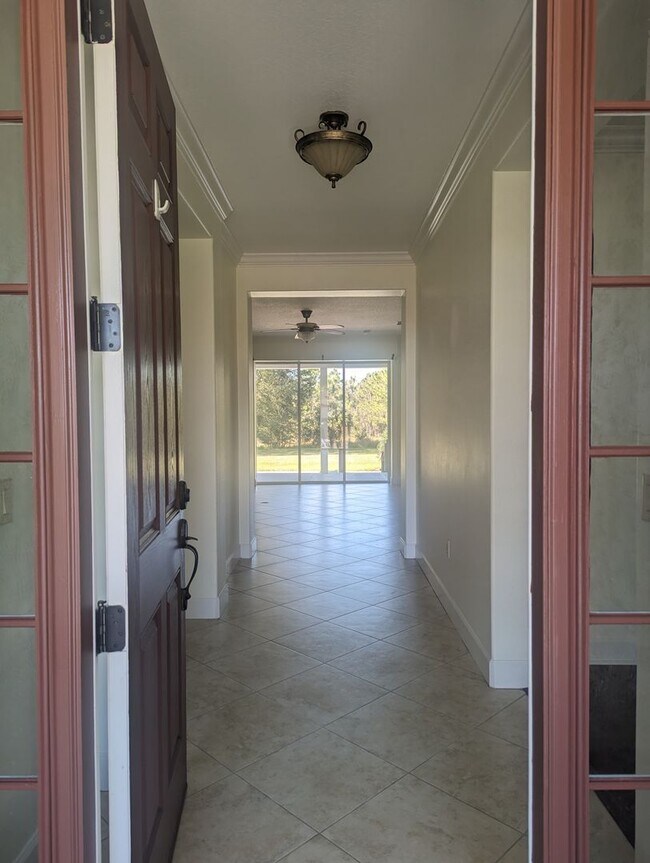 Foto del edificio - Spacious 4 bedroom, 3 bath, Executive Home...