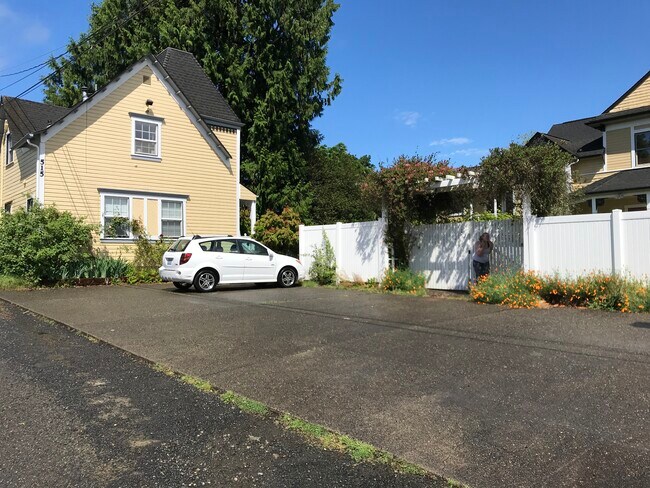 515 parking lot - 515 Foote St SW