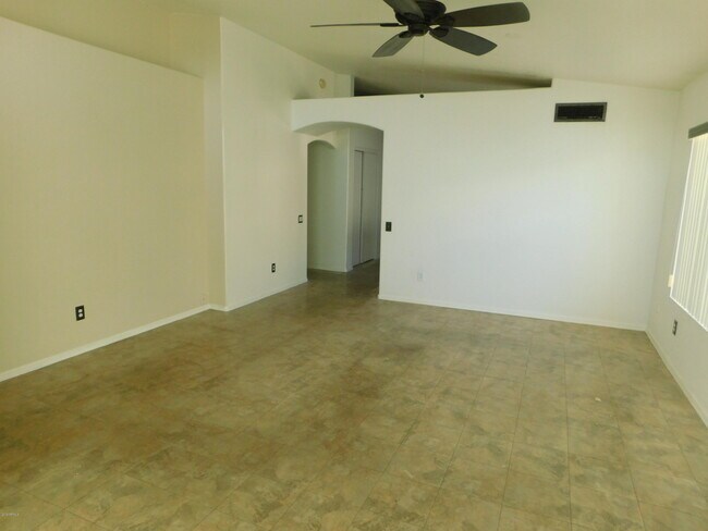 Foto del edificio - 3510 E Edna Ave