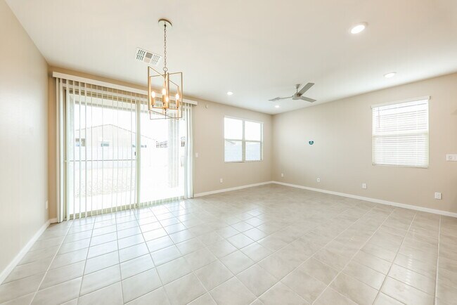 Building Photo - 6858 W Marguerite Ave
