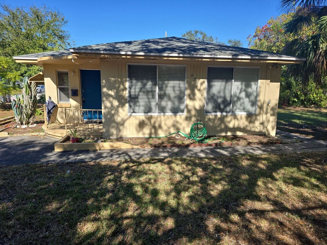 Foto principal - 2 bedroom for rent near Kenwood/St. Pete!