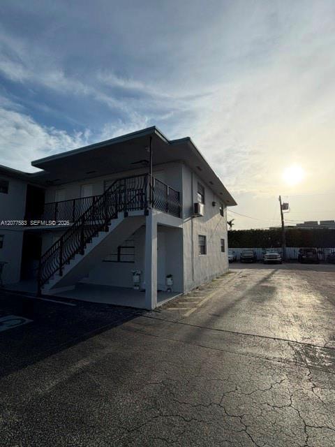 Building Photo - 4590 SW 67th Ave