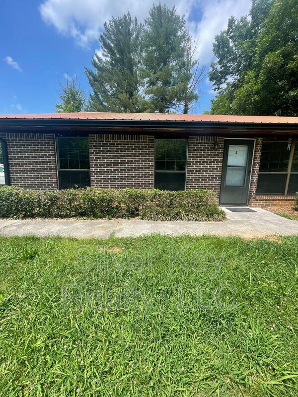 Primary Photo - 311 Sunset Dr
