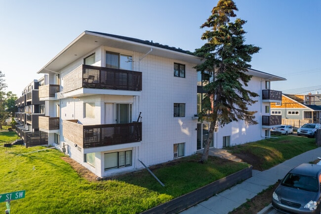 Building Photo - Bankview 1737 Apartments