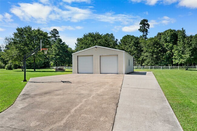 Foto del edificio - 15680 Connie Ln