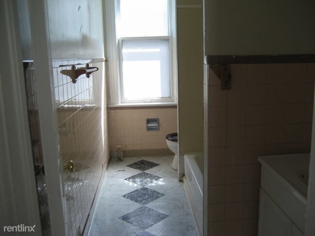 Foto del edificio - 3 br, 1 bath Apartment - 1503 Rugby Rd