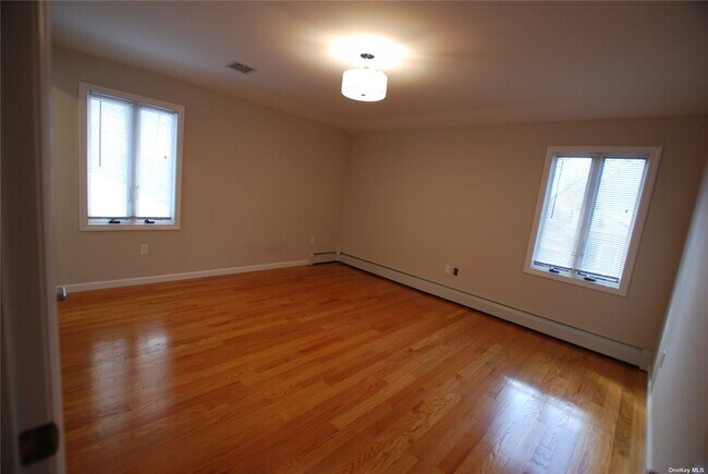 Foto del edificio - 45-44-45189 189th St