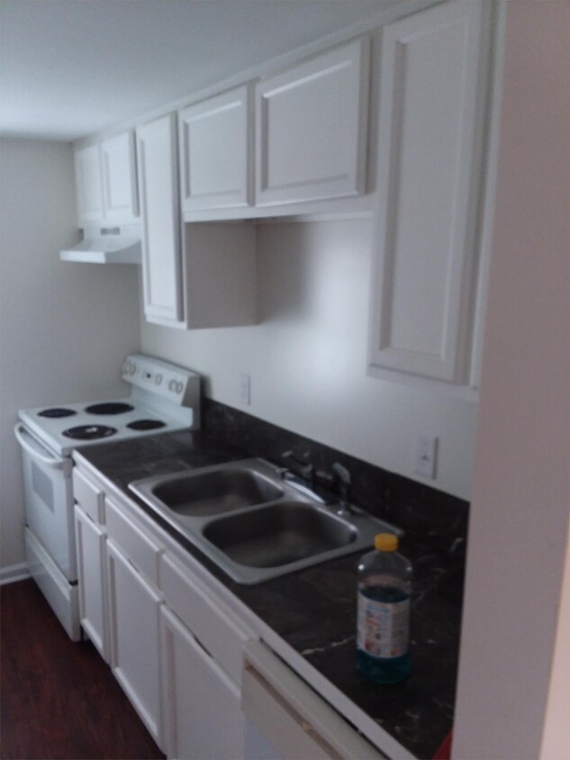 Primary Photo - 818 E Bolton St