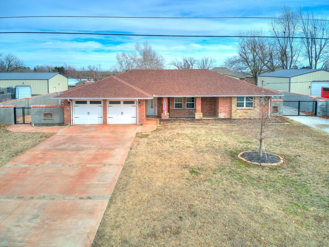 3 Bedroom 2 Bath home in Choctaw House Rental in Choctaw, OK