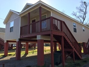 Building Photo - 1225 Pepper Dr