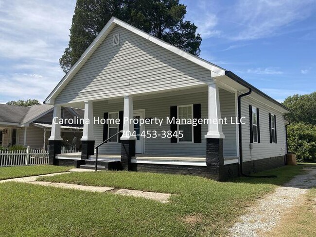 Building Photo - 1810 2nd St