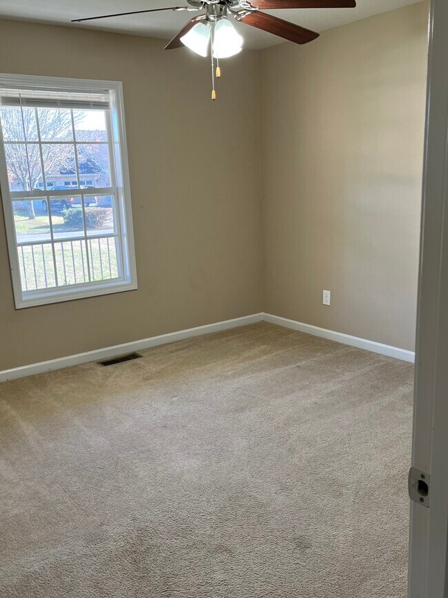 Foto del edificio - 1434 Benjamin Blvd