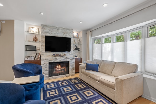 Building Photo - 4640 W 97th Pl