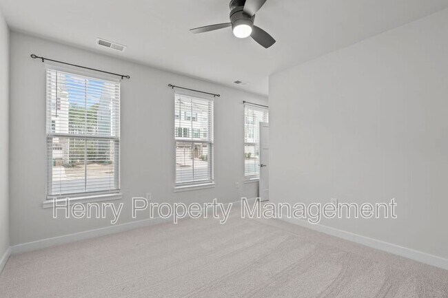 Foto del edificio - 1329 Channing Park Cir