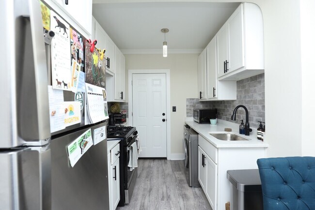 Foto del edificio - 3821 N Greenview Ave