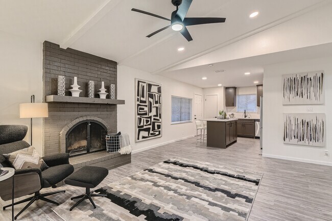 Building Photo - 3005 Edgedale Dr