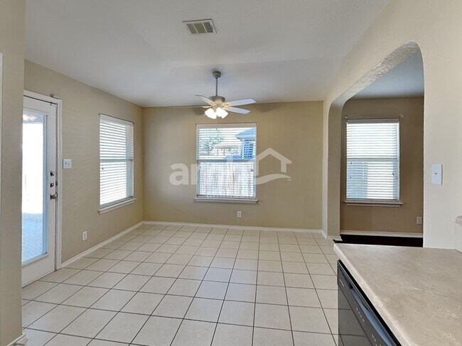 Foto del edificio - 631 Tom Kemp Dr