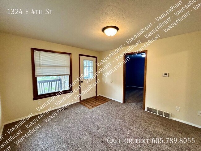 Foto del edificio - 1324 E 4th St