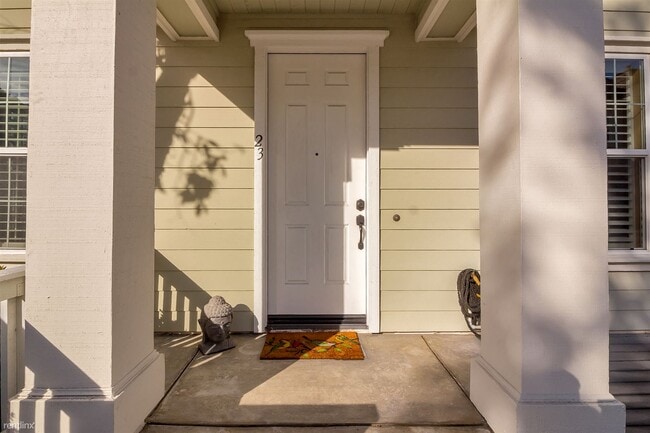 Building Photo - 2 br, 2.5 bath Townhome - 23 Bayley Street