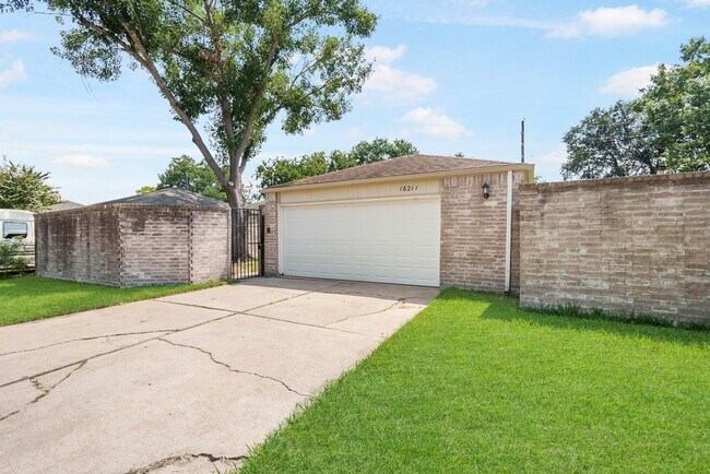 Foto del edificio - 16211 Olive Glen Dr