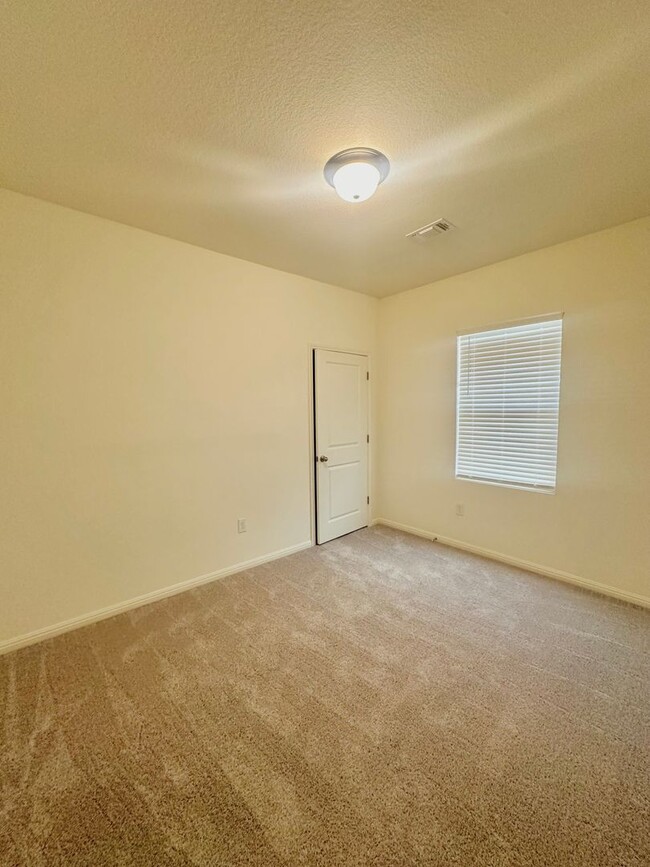 Building Photo - 3 Bed 2 Bath Jarrell