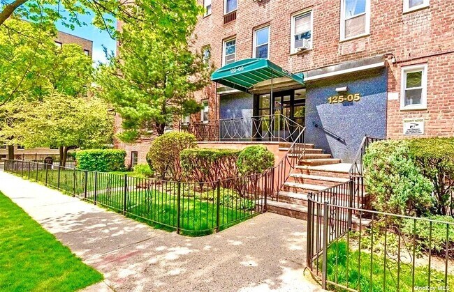 Foto del edificio - 125-05 84th Ave