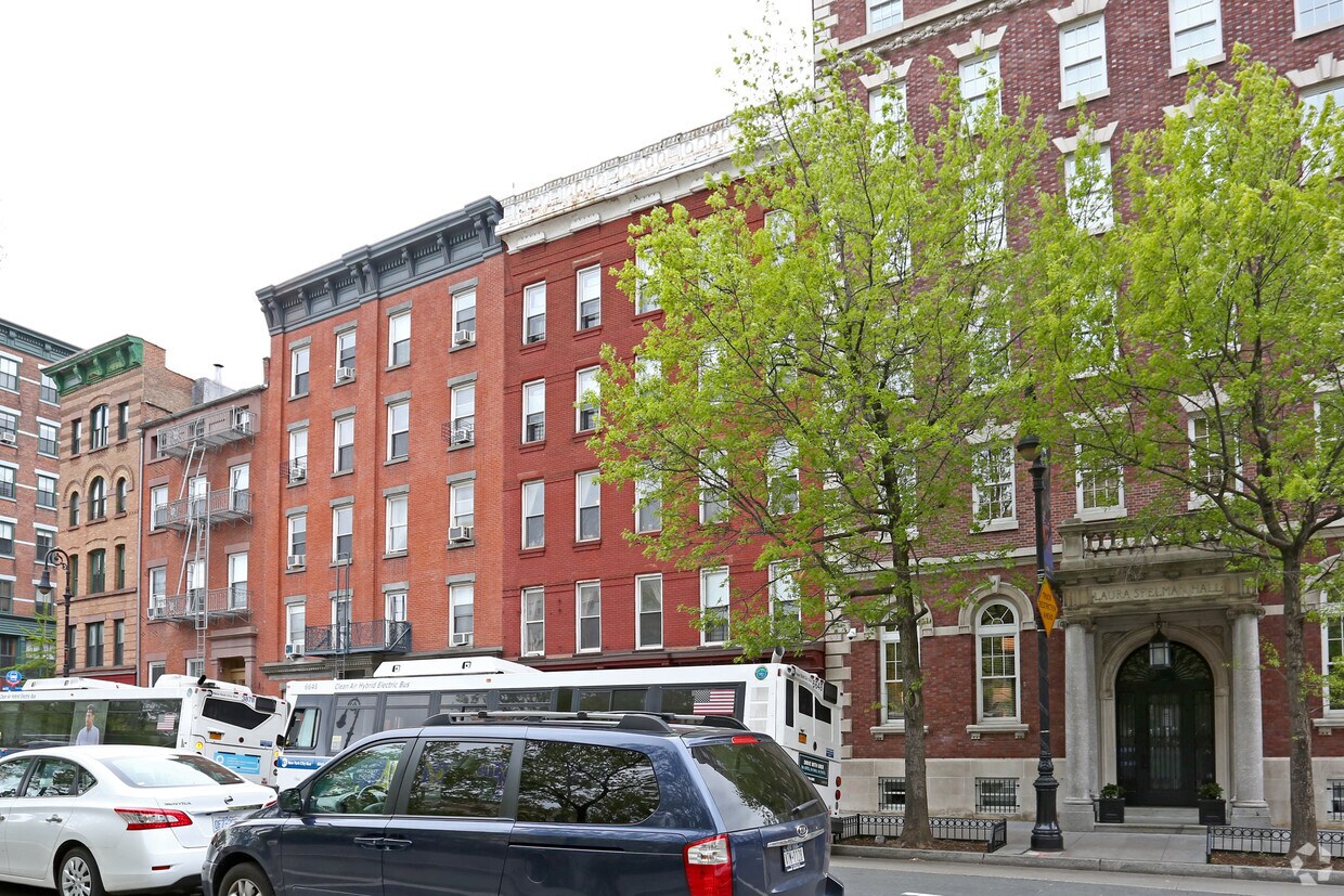 Building Photo - West Village