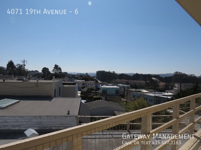 Building Photo - Top floor sunny with View & modern Kitchen