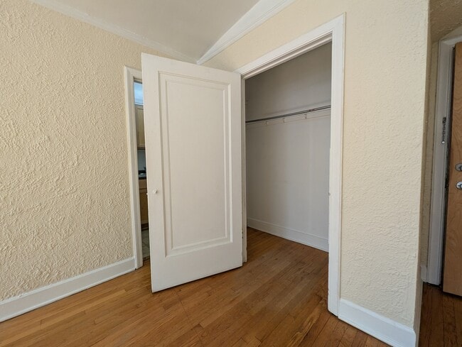 Building Photo - 556 W Arlington Pl