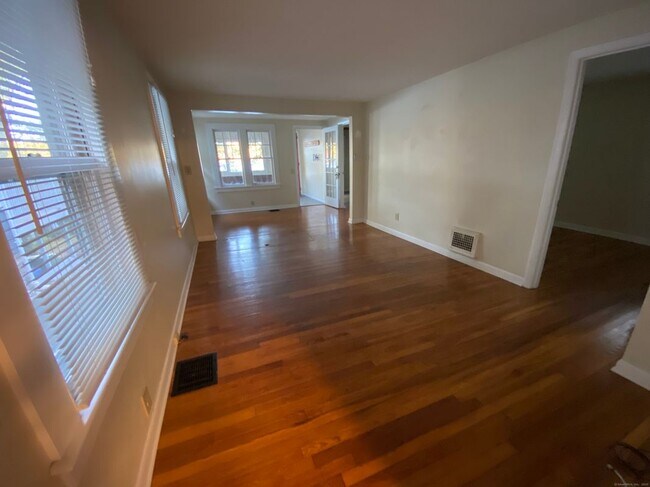 Foto del edificio - 110 Great Hill Pond Rd