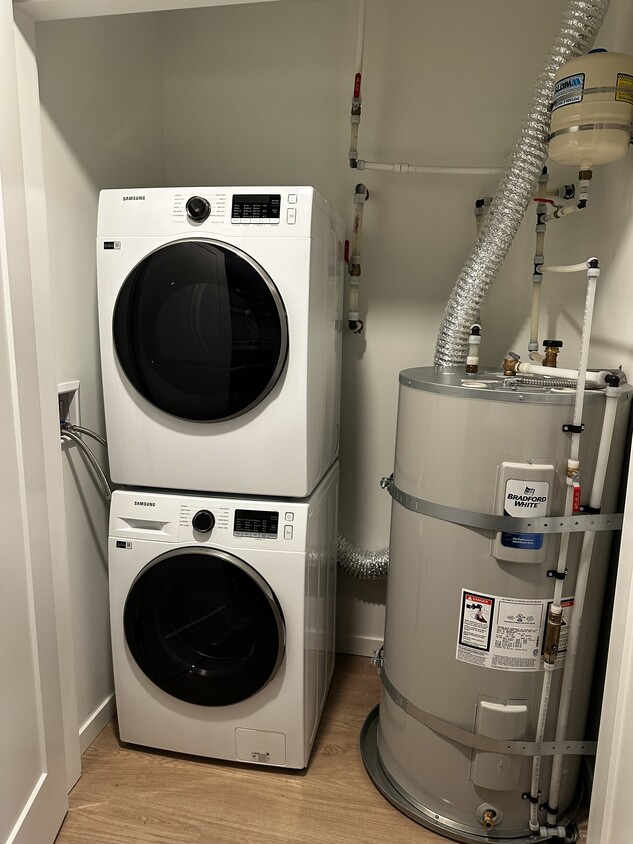 Building Photo - 1807 Larch St