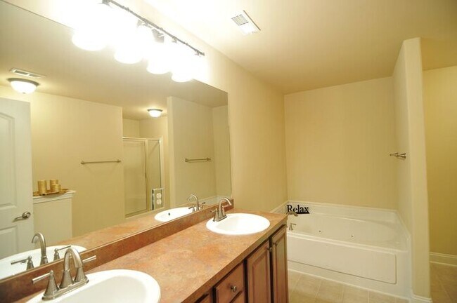 Foto del edificio - Lake Front Home