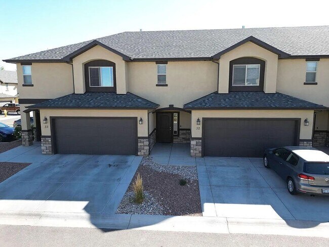 Foto del edificio - Bright and Spacious 3 Bedroom Townhome.