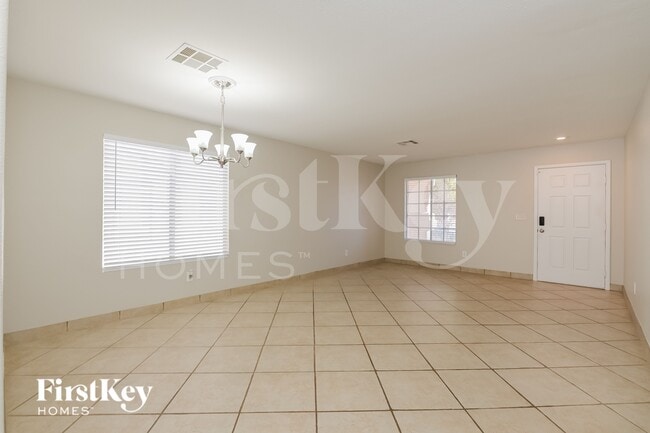 Foto del edificio - 692 Rising Brook Dr