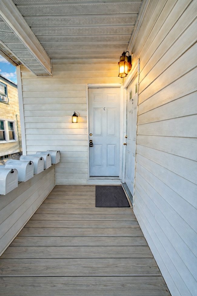 Building Photo - 1309 Linden Ave