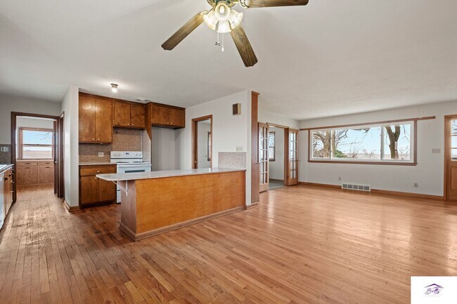 Foto del edificio - AVAILABLE NOW!