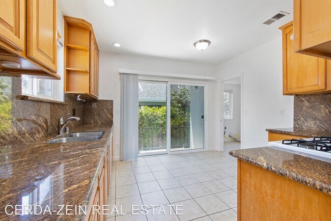 Foto del edificio - 2 br, 2 bath House - 3218 Madison Street