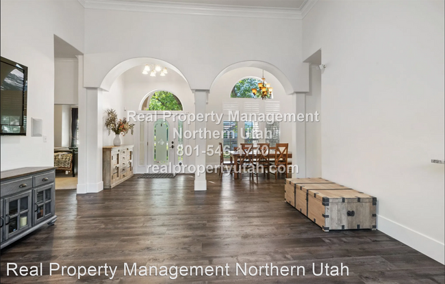 Building Photo - 7 br, 4.5 bath House - 3855 Nordic Valley Dr.