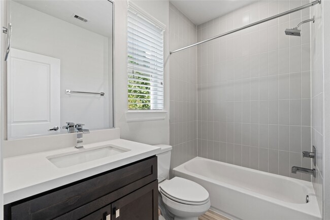 Foto del edificio - 1013 W 17th St