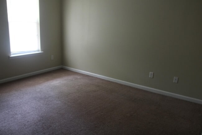 Building Photo - 806 cardinal grove court