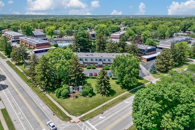 Building Photo - Homewood Manor