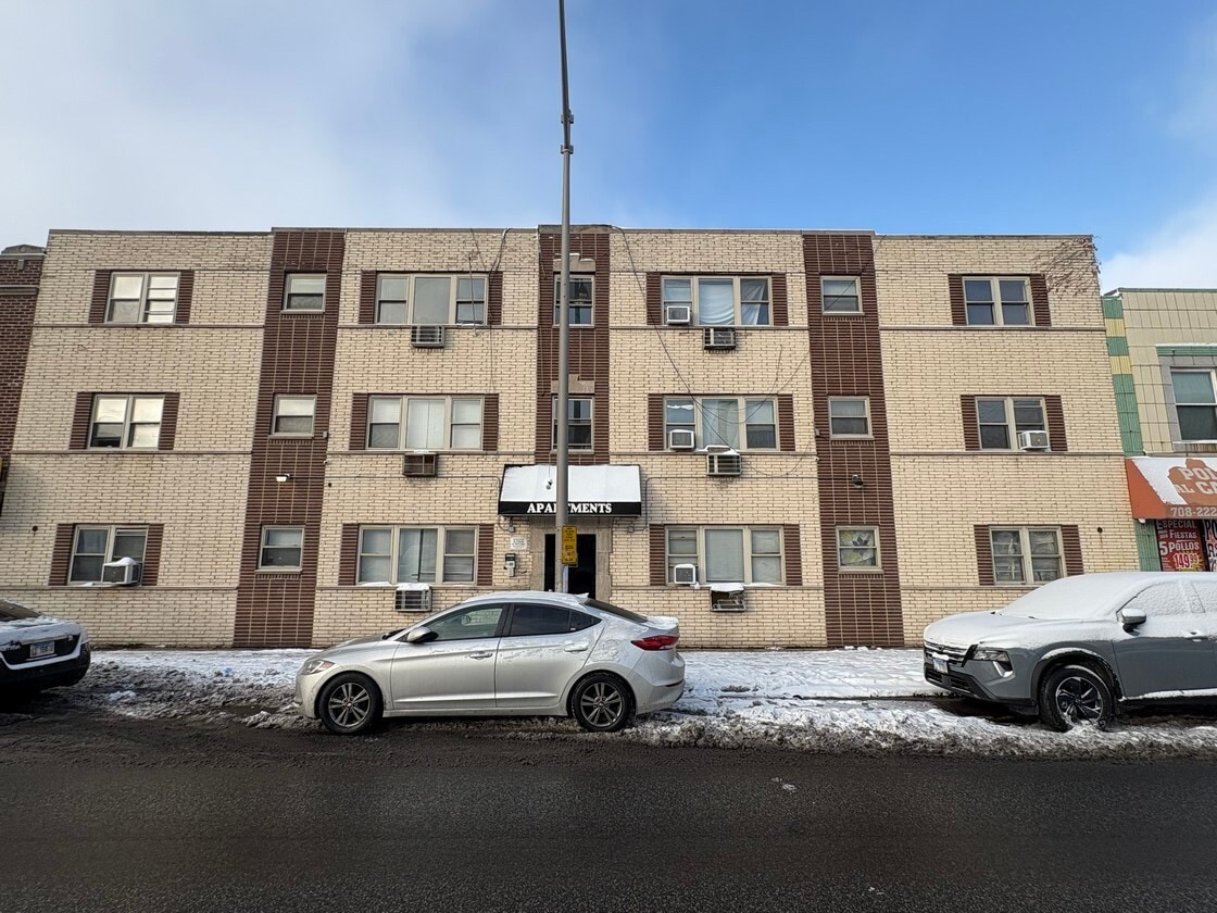 Foto principal - 1930 S Cicero Ave