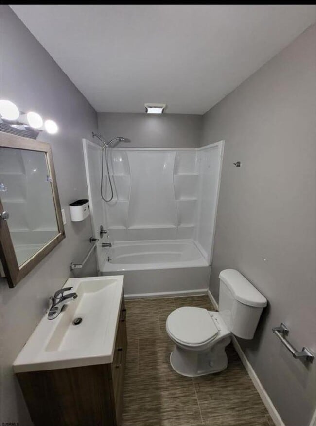 Building Photo - 127 Liverpool Ave