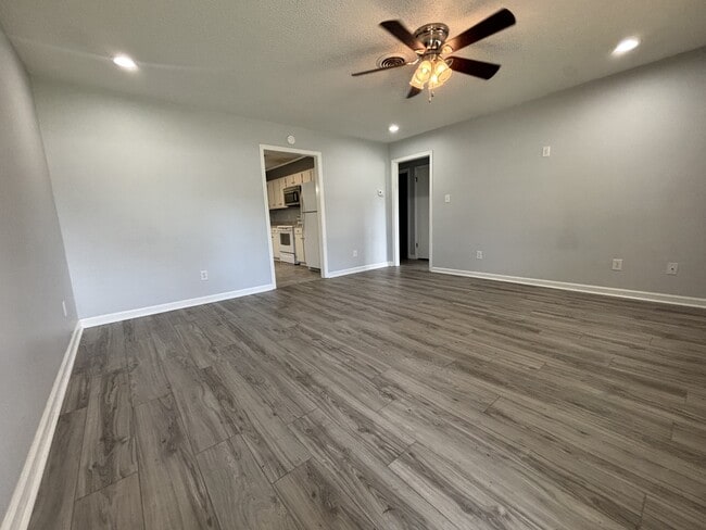 Building Photo - 2403 Rodney Dr